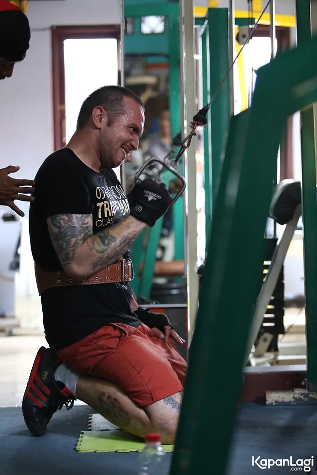 FOTO: LAGI NGE-GYM, GARY ISKAK PAMER OTOT KEKAR & TATO ...