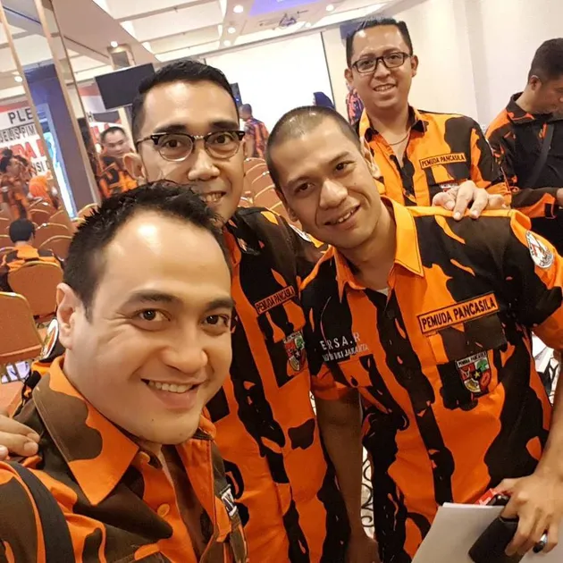 FOTO LAMA HILANG BEGINI PENAMPILAN FERRY IRAWAN FOTO LAMA HILANG BEGINI PENAMPILAN FERRY IRAWAN