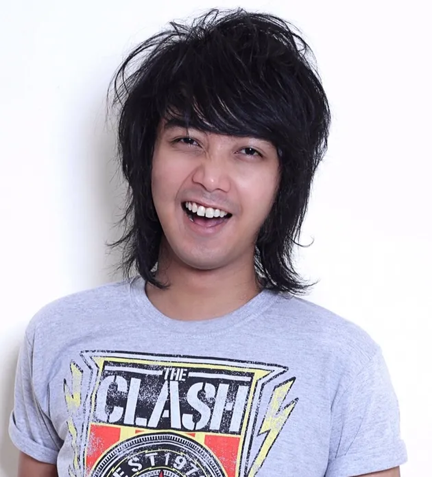 Kini Bojes kembali ke industri musik, namun sebagai seorang penyanyi solo.