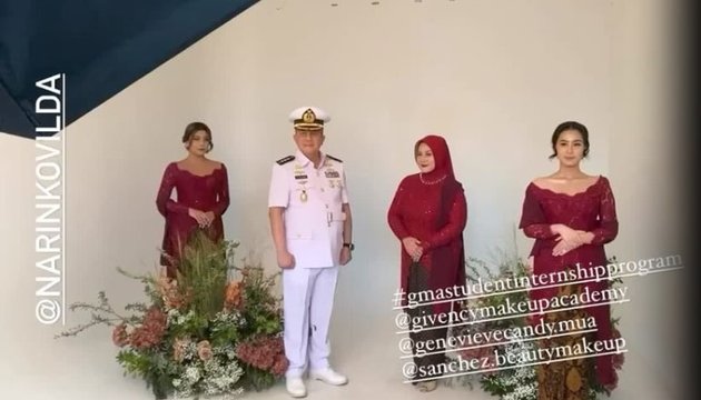 Rare Photos of Awkarin's Family Photoshoot, Her Father Wearing a Military Uniform - Karin Wearing Kebaya to Cover Tattoos
