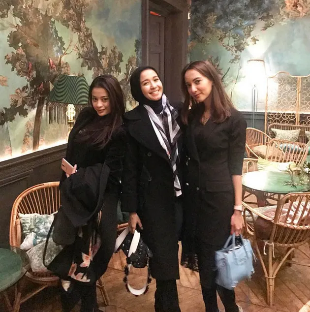 Reuni Laudya Chynthia Bella - Angie Virgin di London