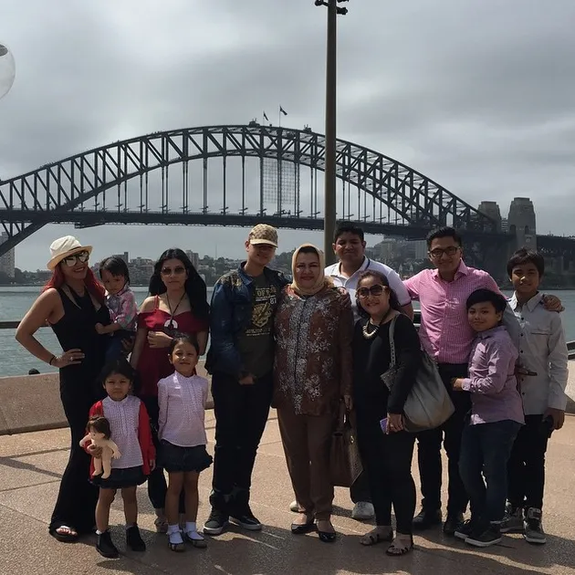 Foto Lawas Denada dan Ressa Rosano liburan ke luar negeri