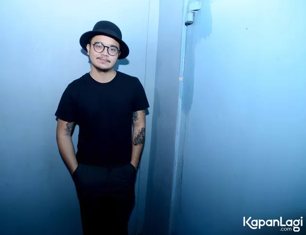 Derby Romero - Claudia Adinda