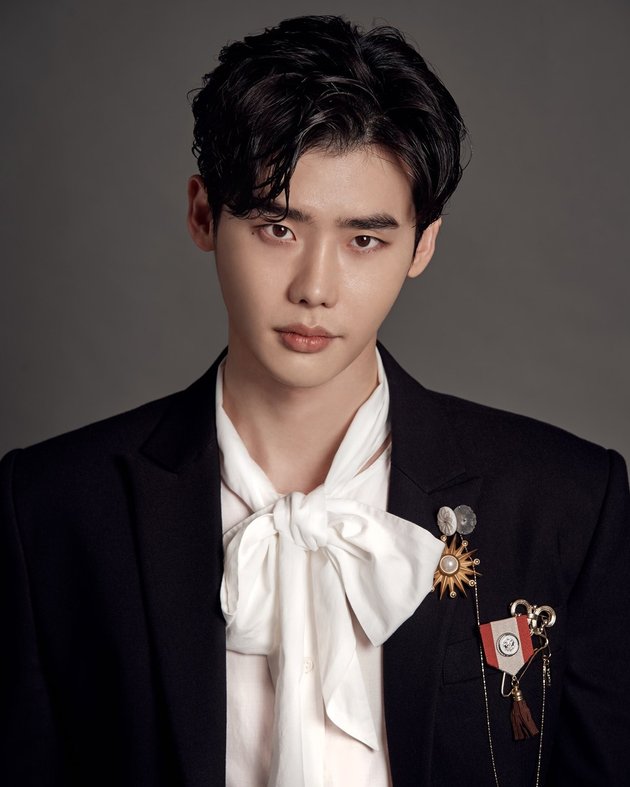 Photo of Lee Jong Suk with Various Hair Colors and Styles, from Blonde to Long and Captivating