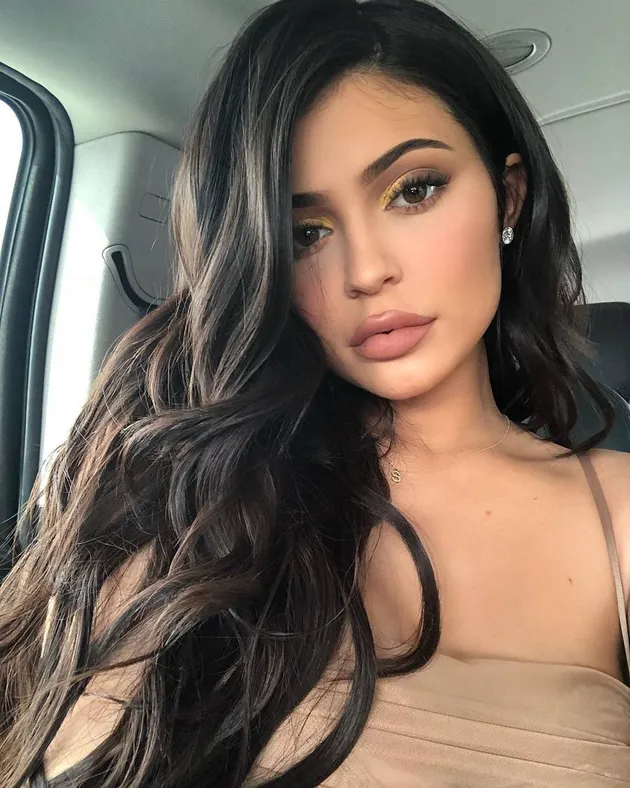 bibir kylie jenner