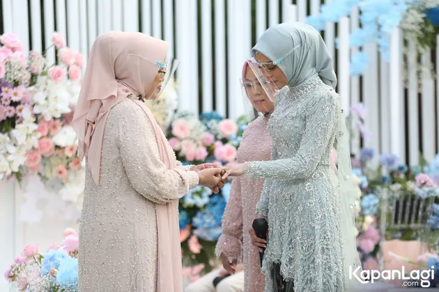 lesti pamer cincin
