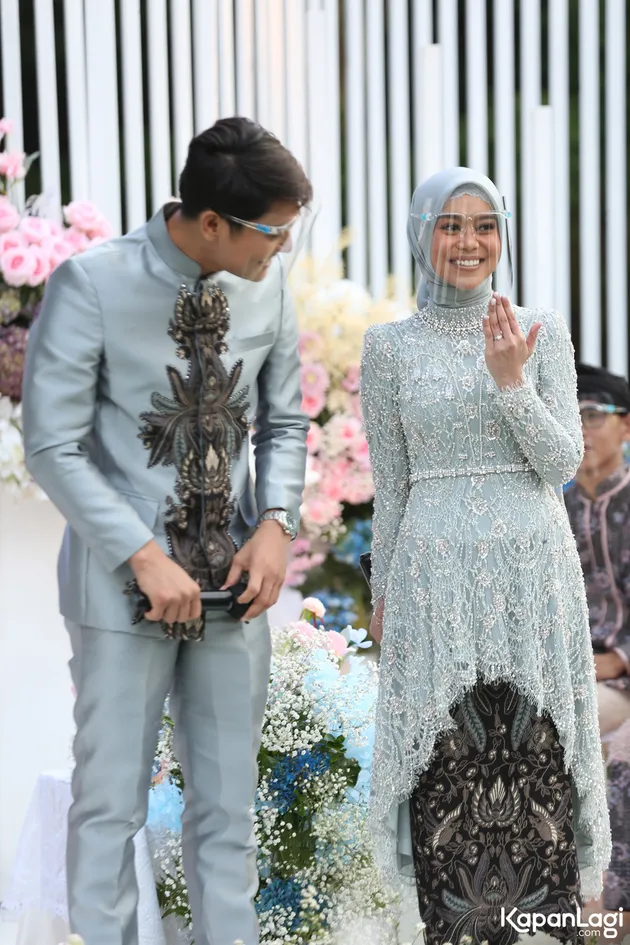 lesti pamer cincin