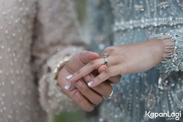 lesti pamer cincin