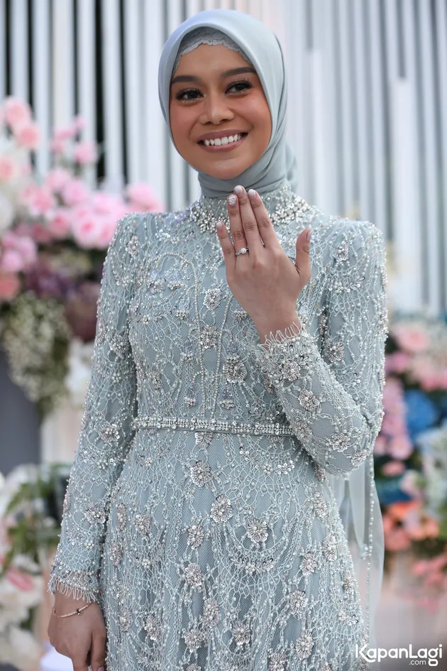 lesti pamer cincin