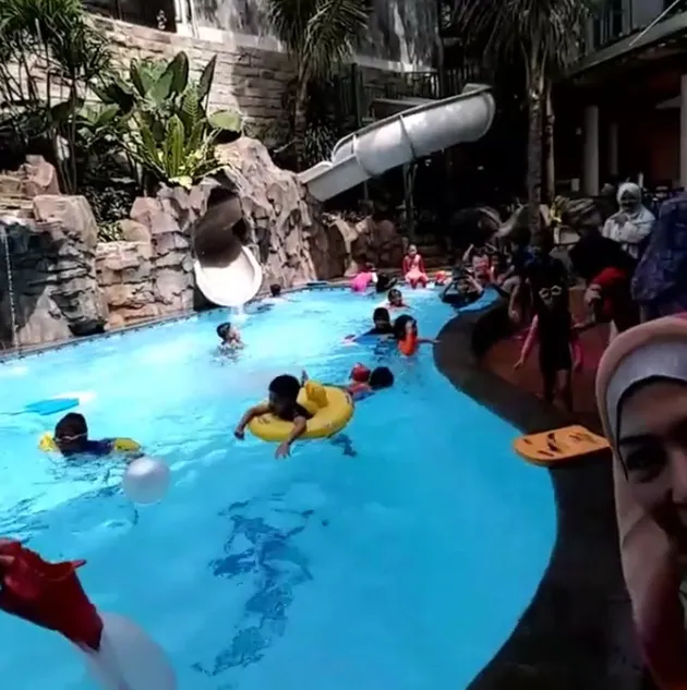 Liburan di Rumah Denny Cagur