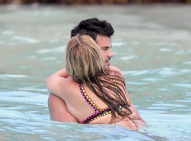 Taylor Lautner & Pacarnya