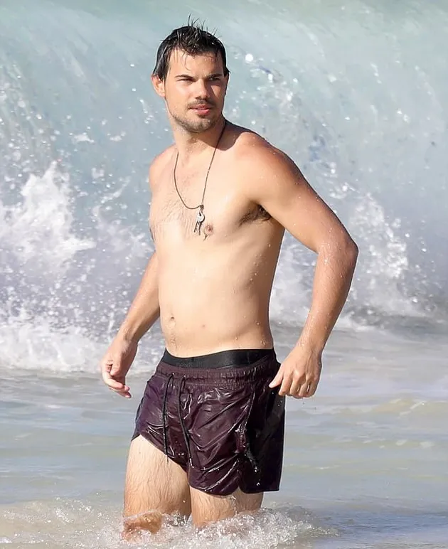 Taylor Lautner & Pacarnya