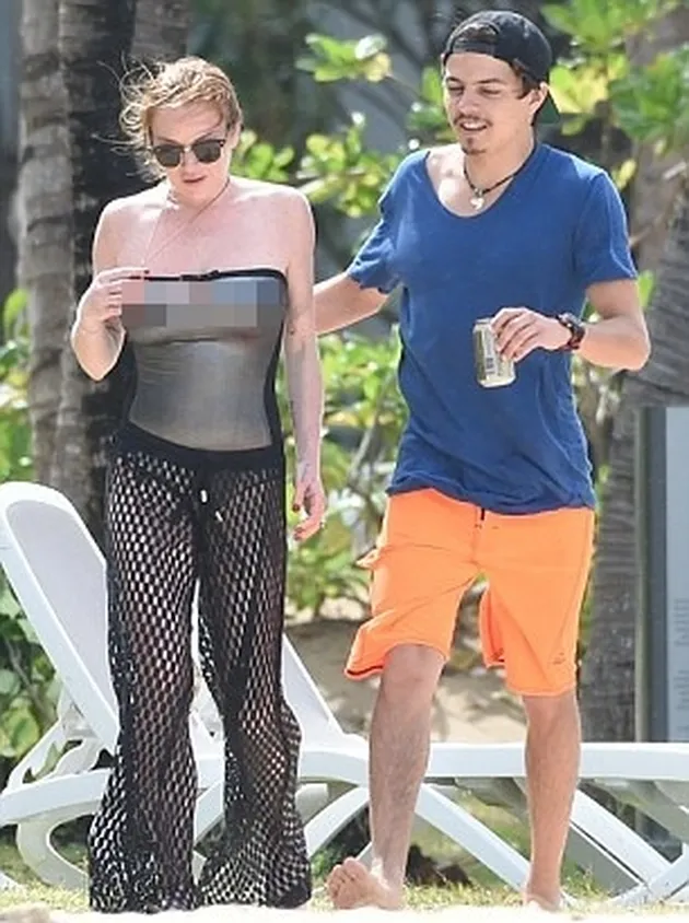 Lindsay Lohan &amp; Pacarnya Mesra