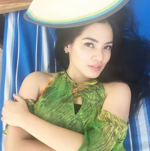 Liburan Titi Kamal ke Bali