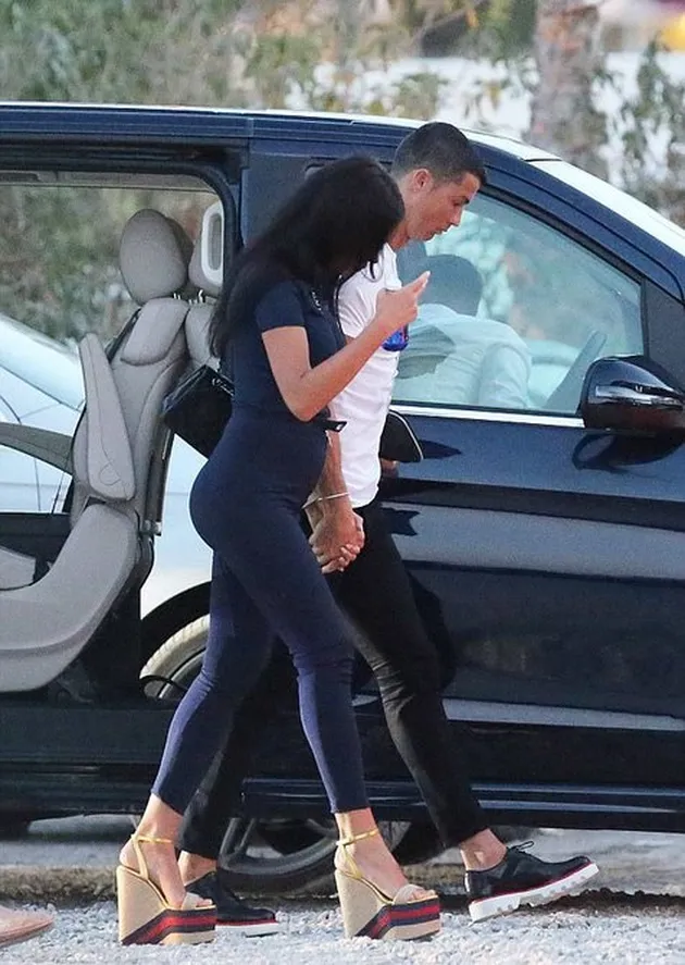 Ronaldo dan Pacar ke Ibiza
