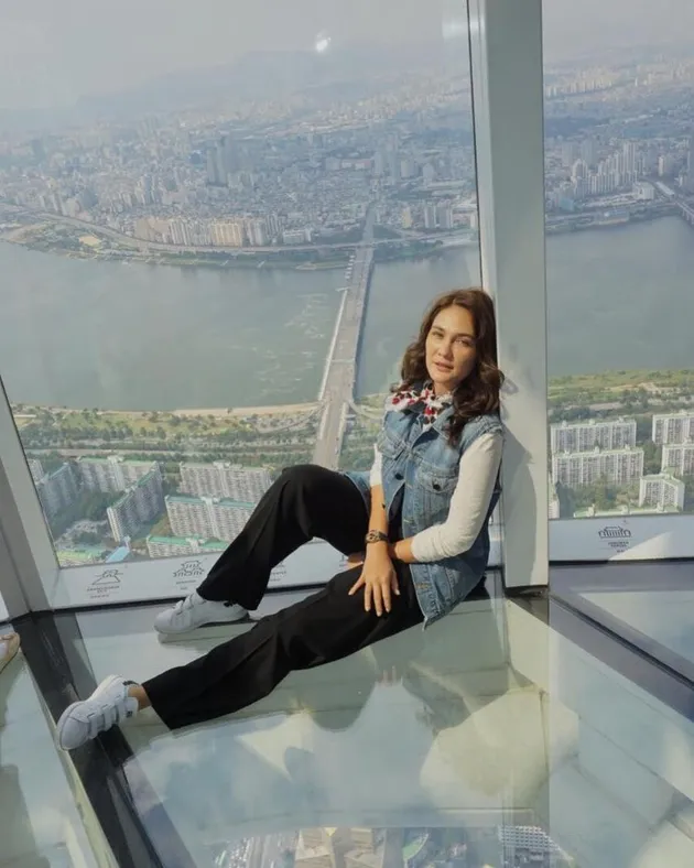 Luna Maya di Seoul Korea
