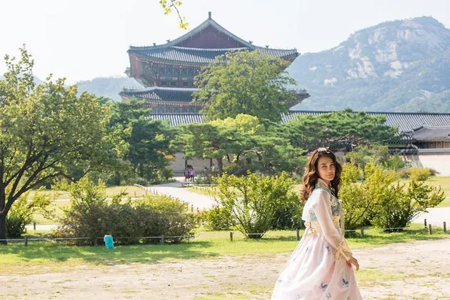 Luna Maya di Seoul Korea
