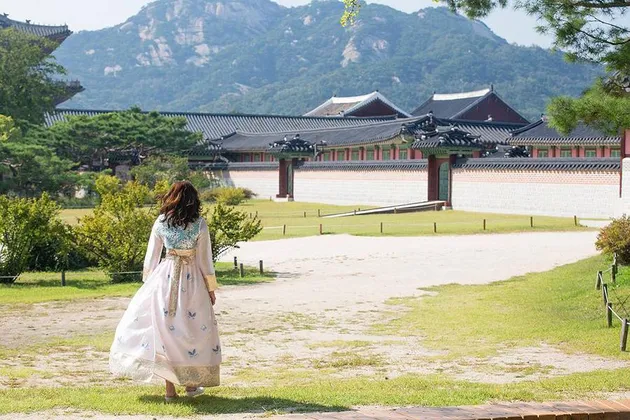Luna Maya di Seoul Korea