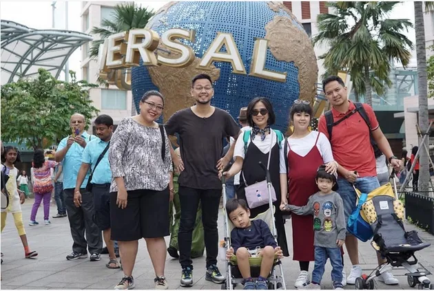 Liburan Astrid ke Singapura