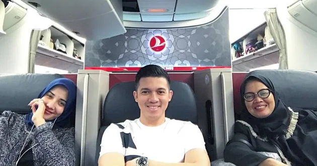 Liburan Zaskia Sungkar &amp; Irwansyah
