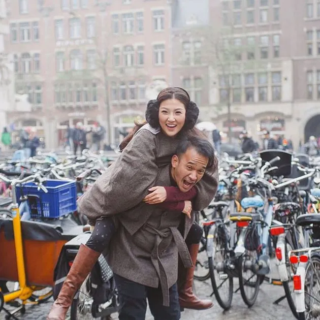 FOTO: Liburan Romantis Ruben Onsu dan Sarwendah ke Eropa