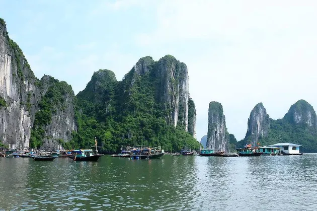 Laudya Cynthia Bella ke Vietnam