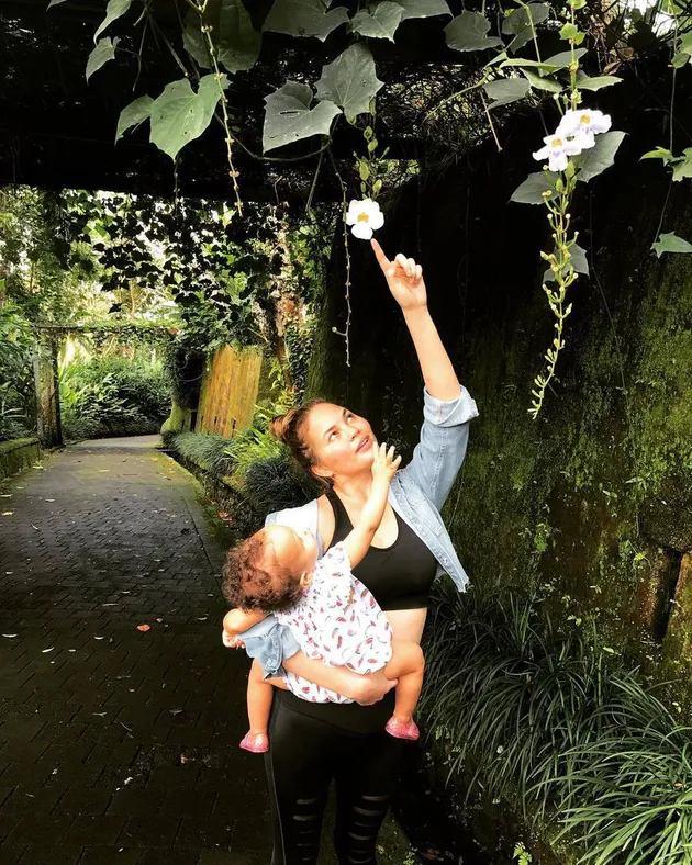 Chrissy Teigen &amp; John Legend
