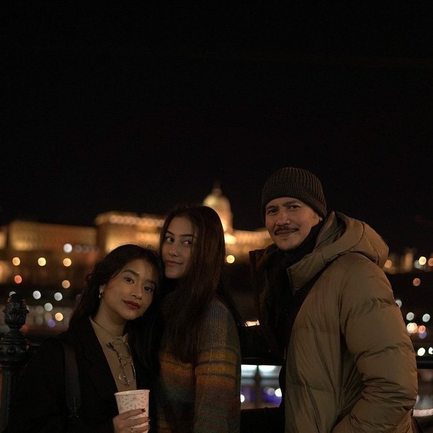 Vacation Photos of Siti Adira Kania, Ikke Nurjanah's Daughter, with Her Cousin Raia Wahab and Uncle Rendi Bragi in Budapest