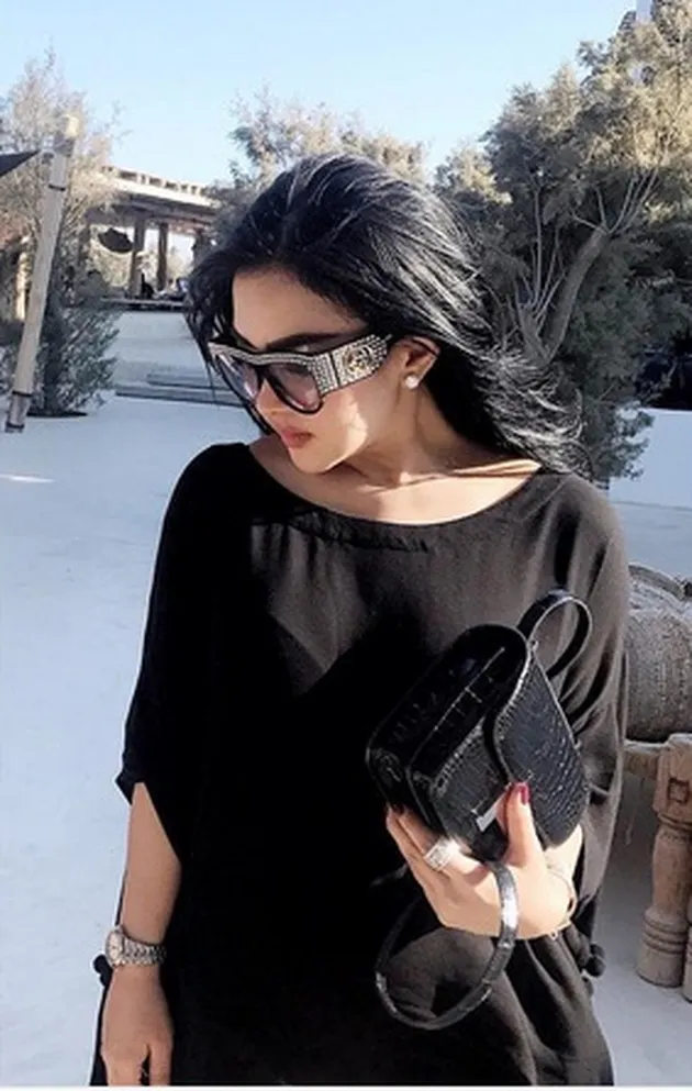 Liburan Syahrini