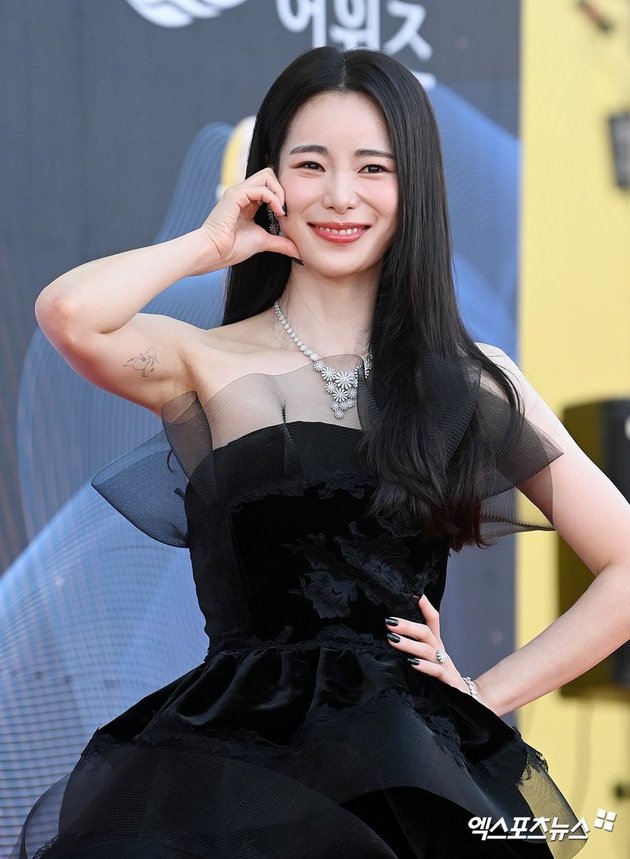 Lim Ji Yeon's Photos at the 2nd Blue Dragon Awards, Revealing Tattoo on ...