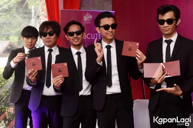 Band dengan musik dan penampilan yang unik yakni The Changcuters hadir kembali dengan karya terbaru. Band beranggotakan 5 personel ini merilis album baru bertajuk BINAURALIS.