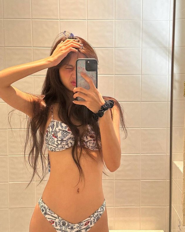 Photo of Lisa BLACKPINK Wearing a Bikini and Showing Off Tattoos, Seems Unconcerned About Her Haters Becoming World Talk