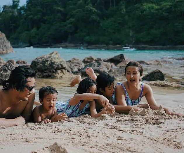 liburan keluarga sasono 