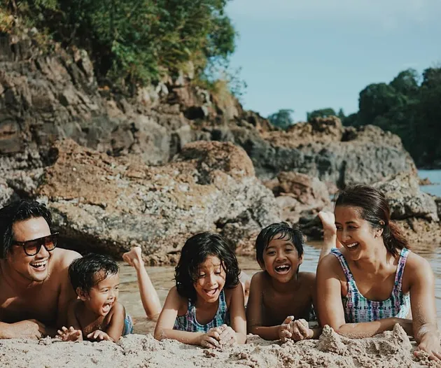liburan keluarga sasono 