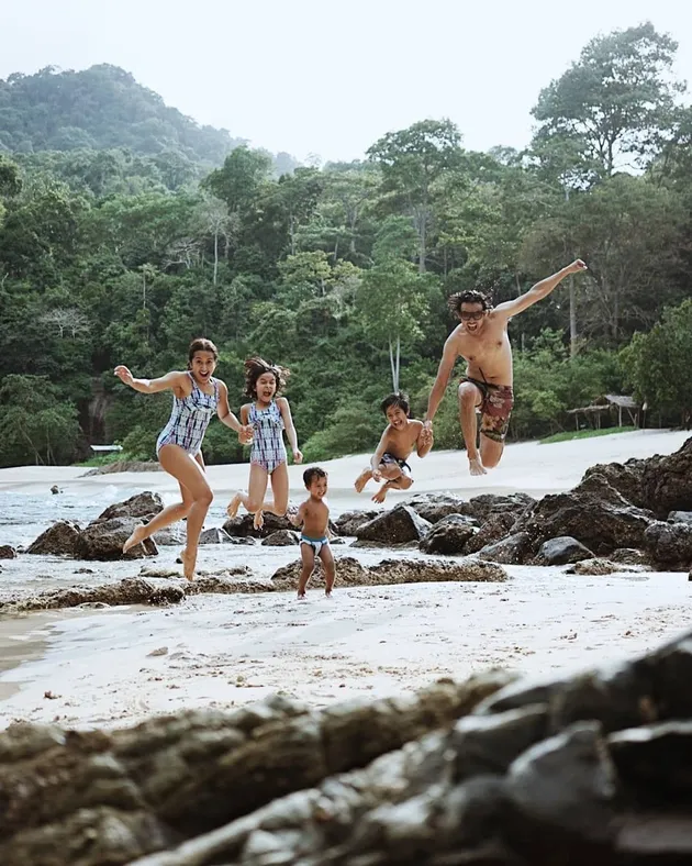 liburan keluarga sasono 