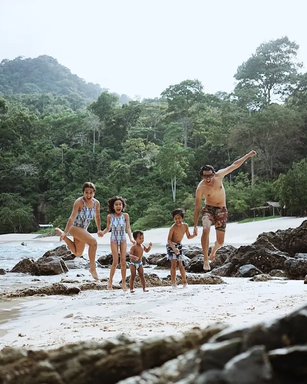 liburan keluarga sasono 