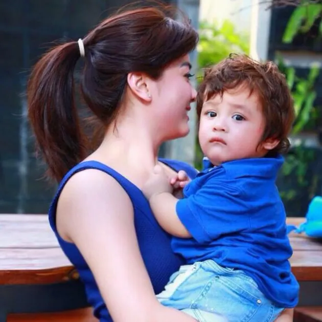 Anak Kembar Pengantin Jonathan Frizzy