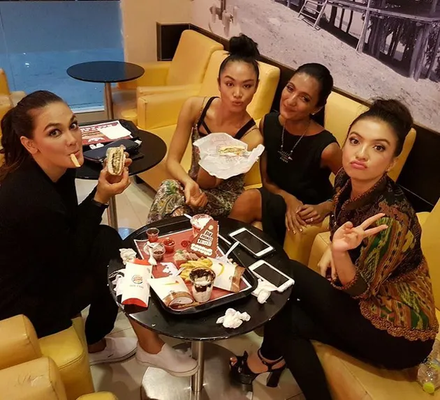 Liburan Luna Maya, Raline Shah, Krisdayanti
