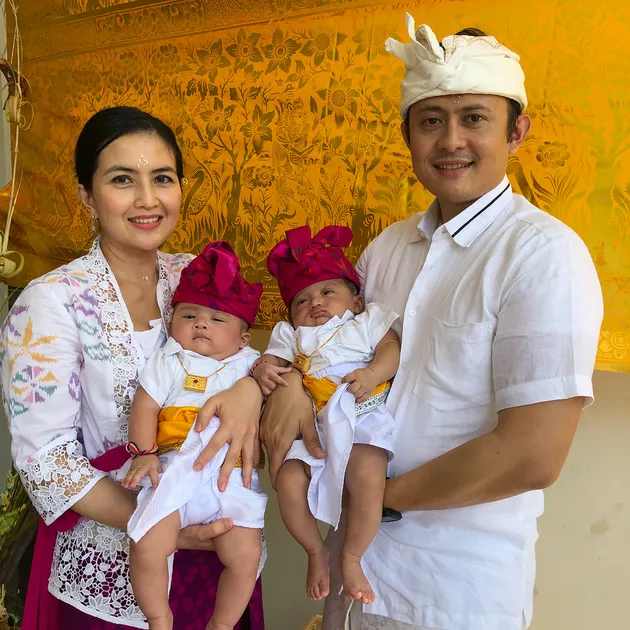 anak kembar kadek devi