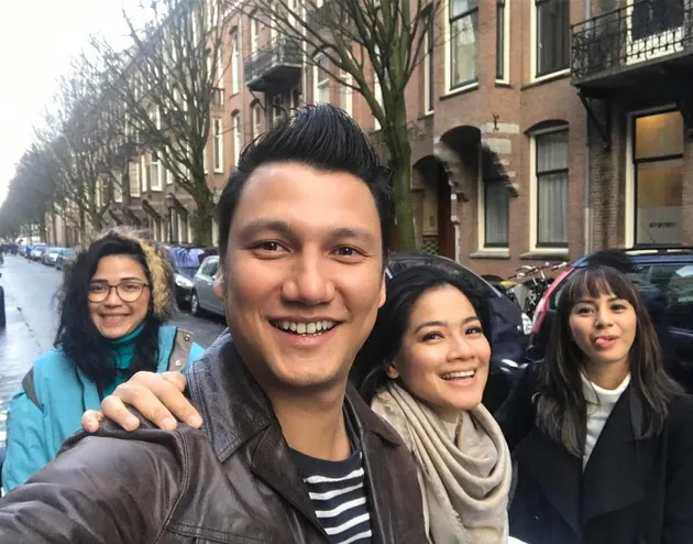Artis Cantik Liburan Bareng di Islandia