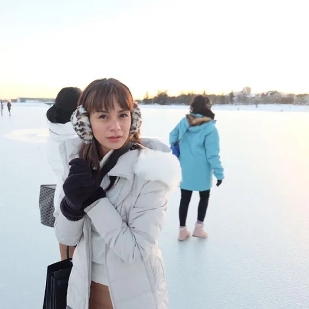 Artis Cantik Liburan Bareng di Islandia