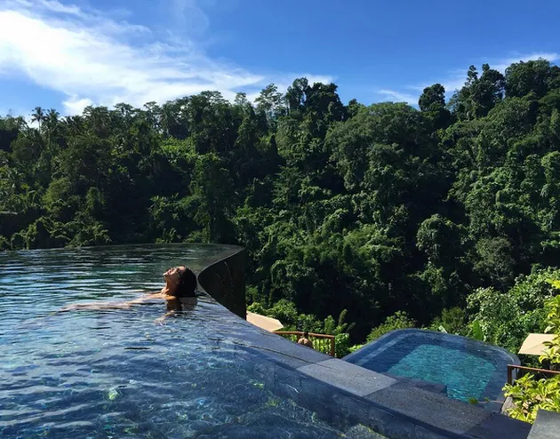 Badan Seksi Farah Quinn