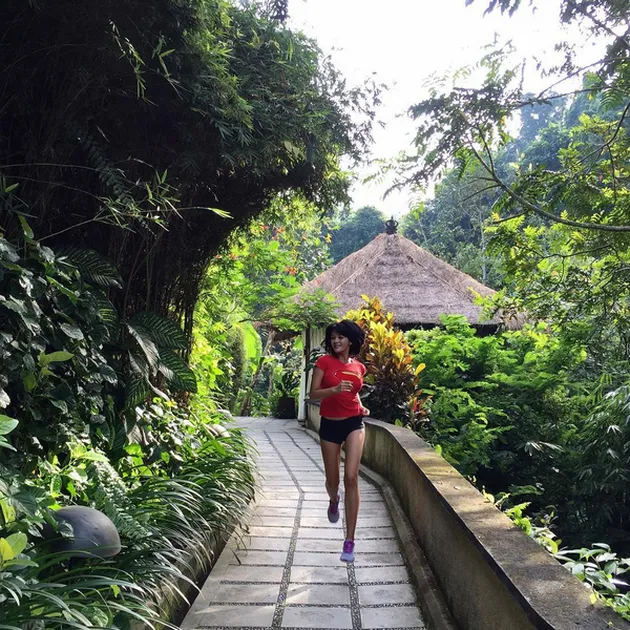 Badan Seksi Farah Quinn