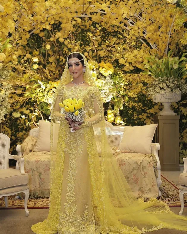 FOTO: MAKEUP DAN KEBAYA PERNIKAHAN TASYA FARASYA, YELLOW 