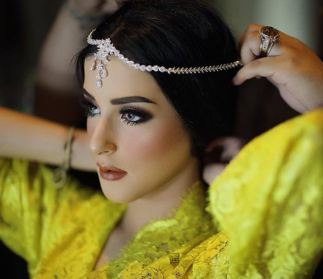 FOTO: MAKEUP DAN KEBAYA PERNIKAHAN TASYA FARASYA, YELLOW 