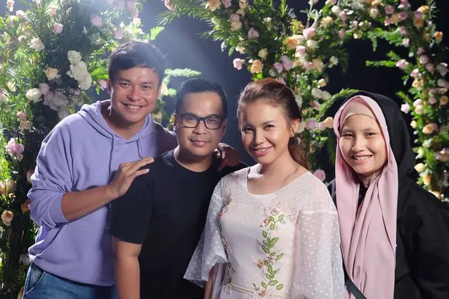Pastinya banyak yang penasaran dong seperti apa video baru D Masiv bareng Rossa ini?