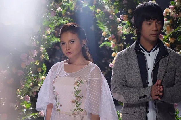 Dalam video klip D Masiv ini, Rossa juga terlihat tampil bersama Ryan D Masiv.