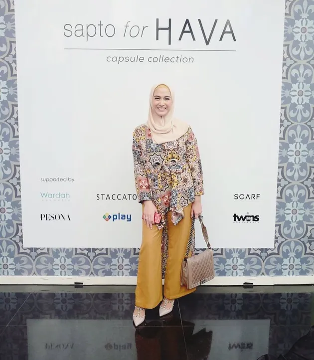 Nina Zatulini Berhijab