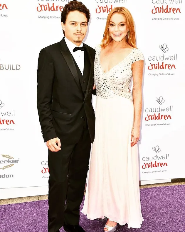 FOTO: Makin Lengket, Lindsay Lohan & Pacar Pamer Kemesraan ...