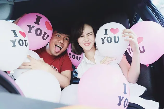 Foto Mesra Joshua &amp; Pamela Bowie